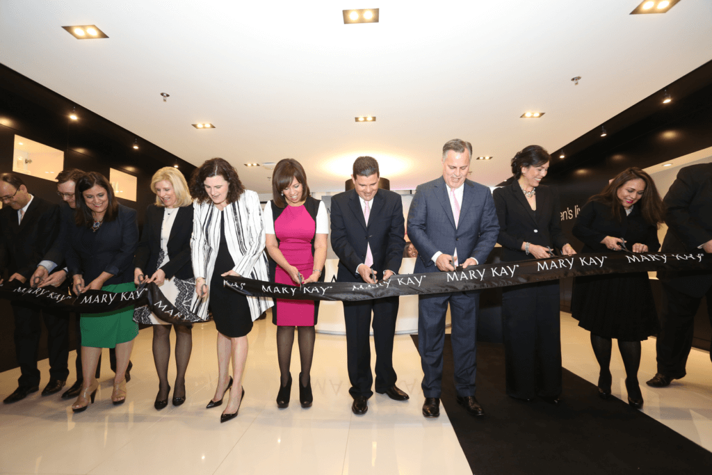 rsz_colombia-ribbon-cutting