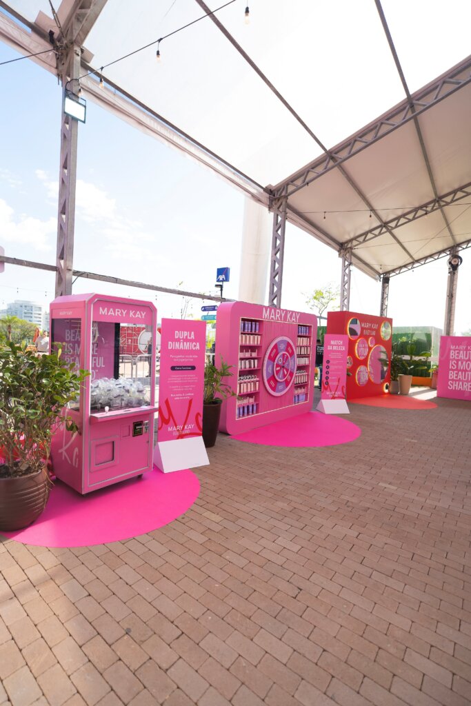 Game machines at Mary Kay Brazil Beauty Land